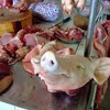 Glückliches Schwein beim Fleischer in My Tho