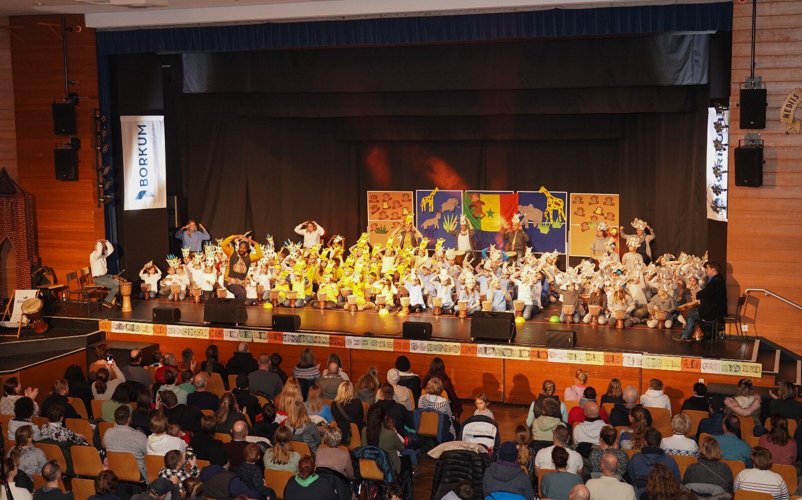 Trommelprojekt in der Schule: das große Finale mit Konzert für die Eltern