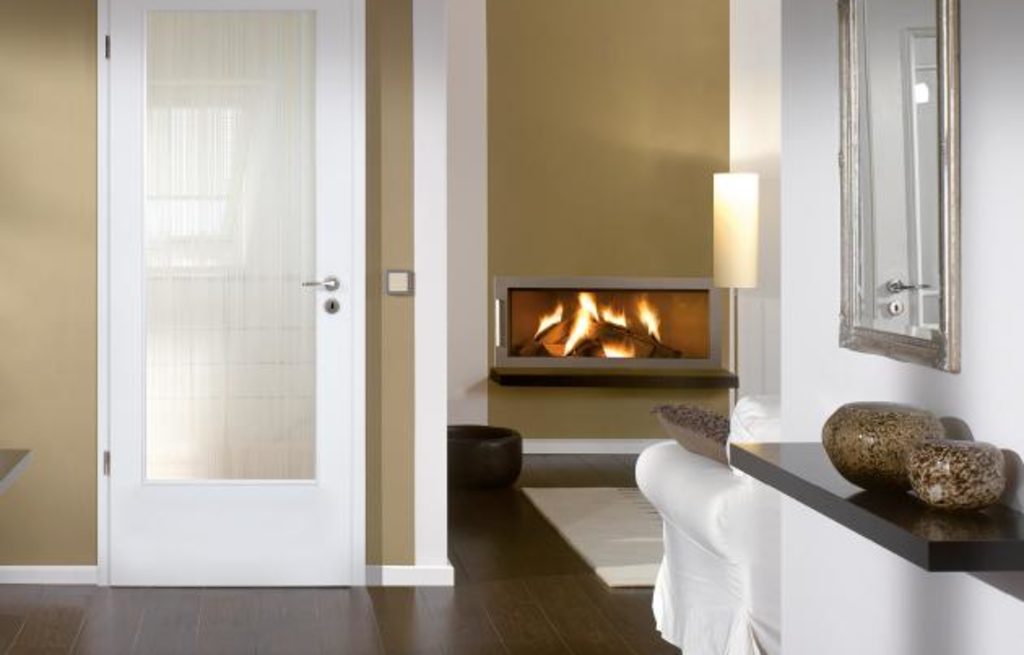 Kombination aus Glas- und Holztür