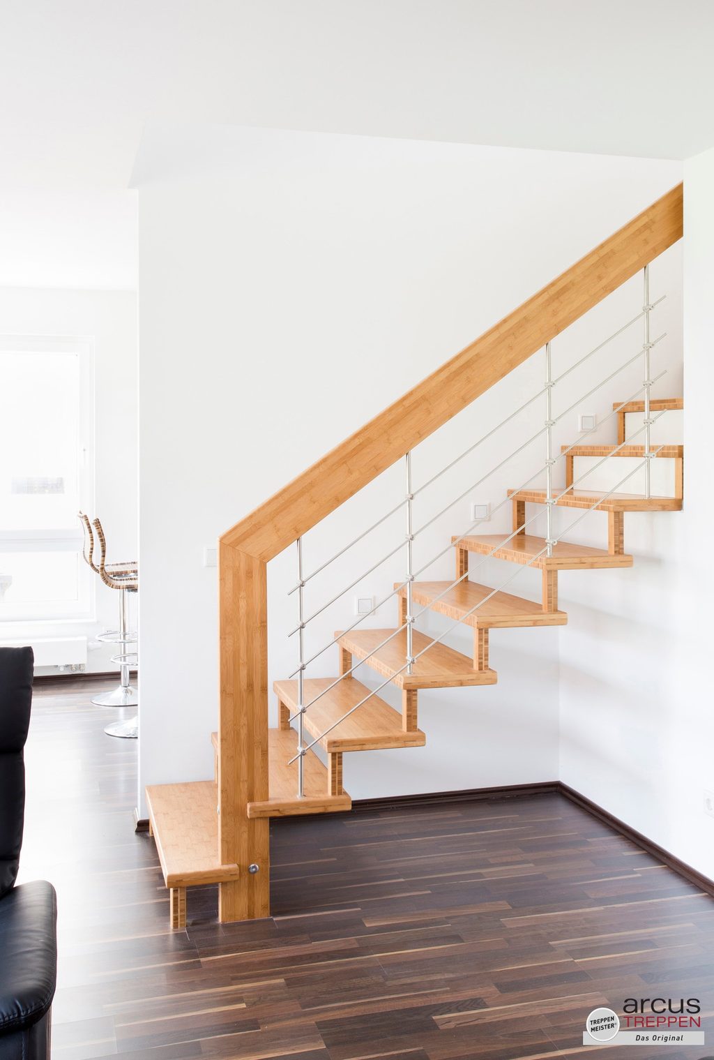 Arcus Treppen Holz mit Edelstahl