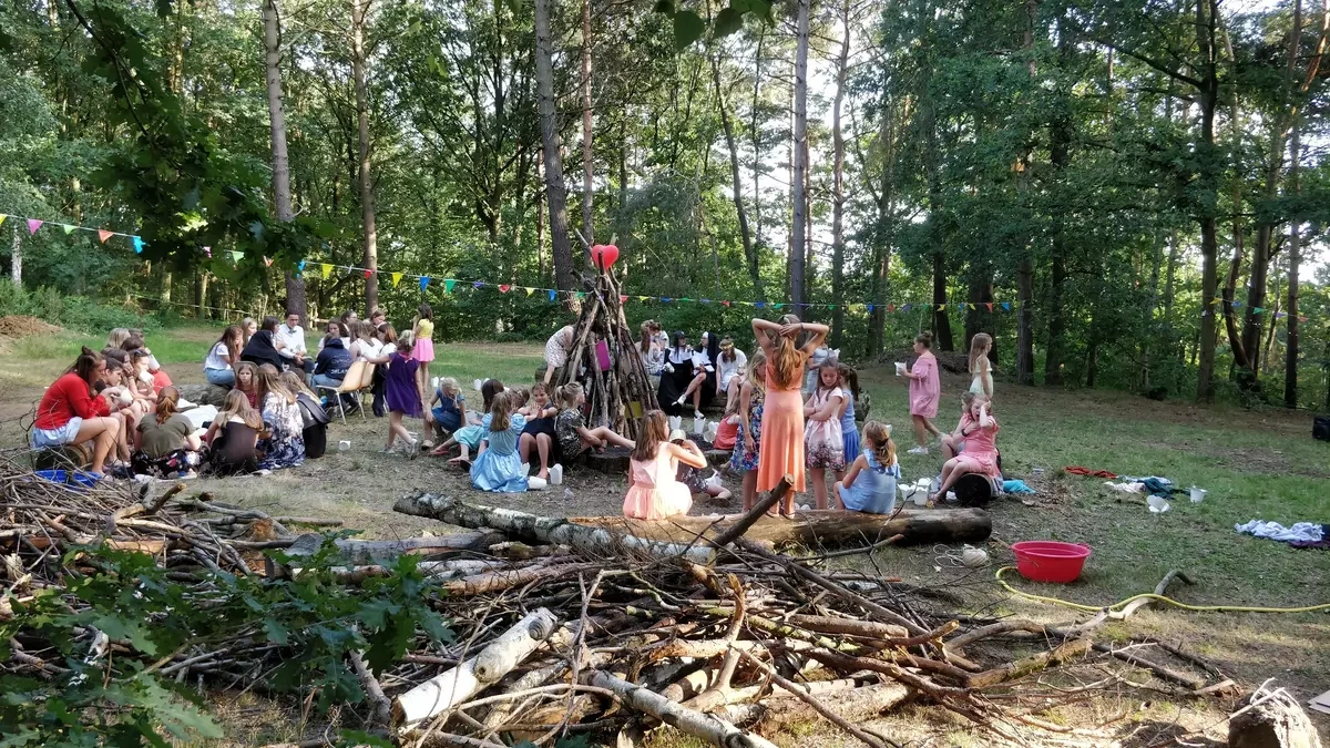 Spel aan het kampvuur