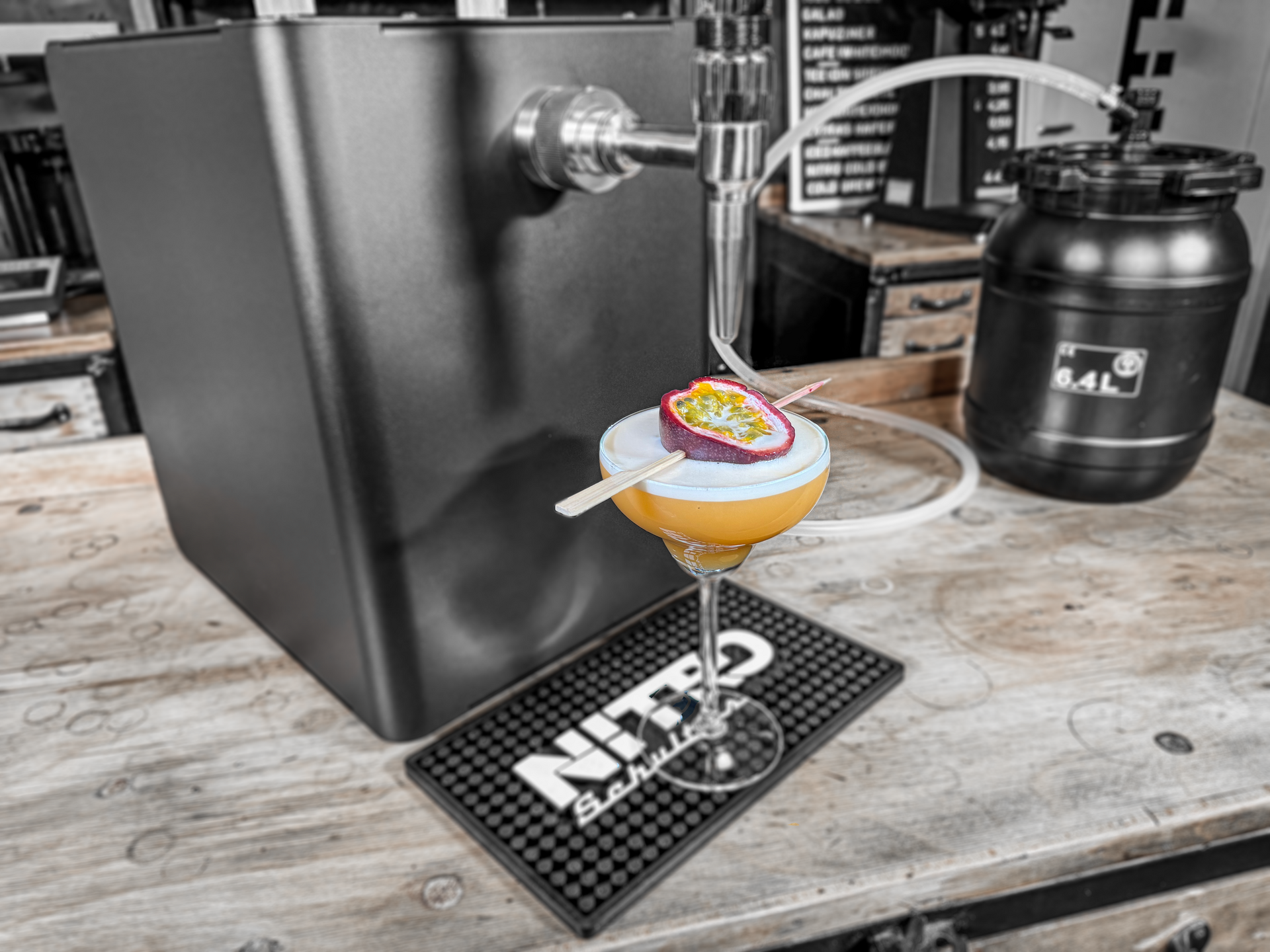 https://cdn5.site-media.eu/images/1920/7498563/NitroPassionFruitMartini.png