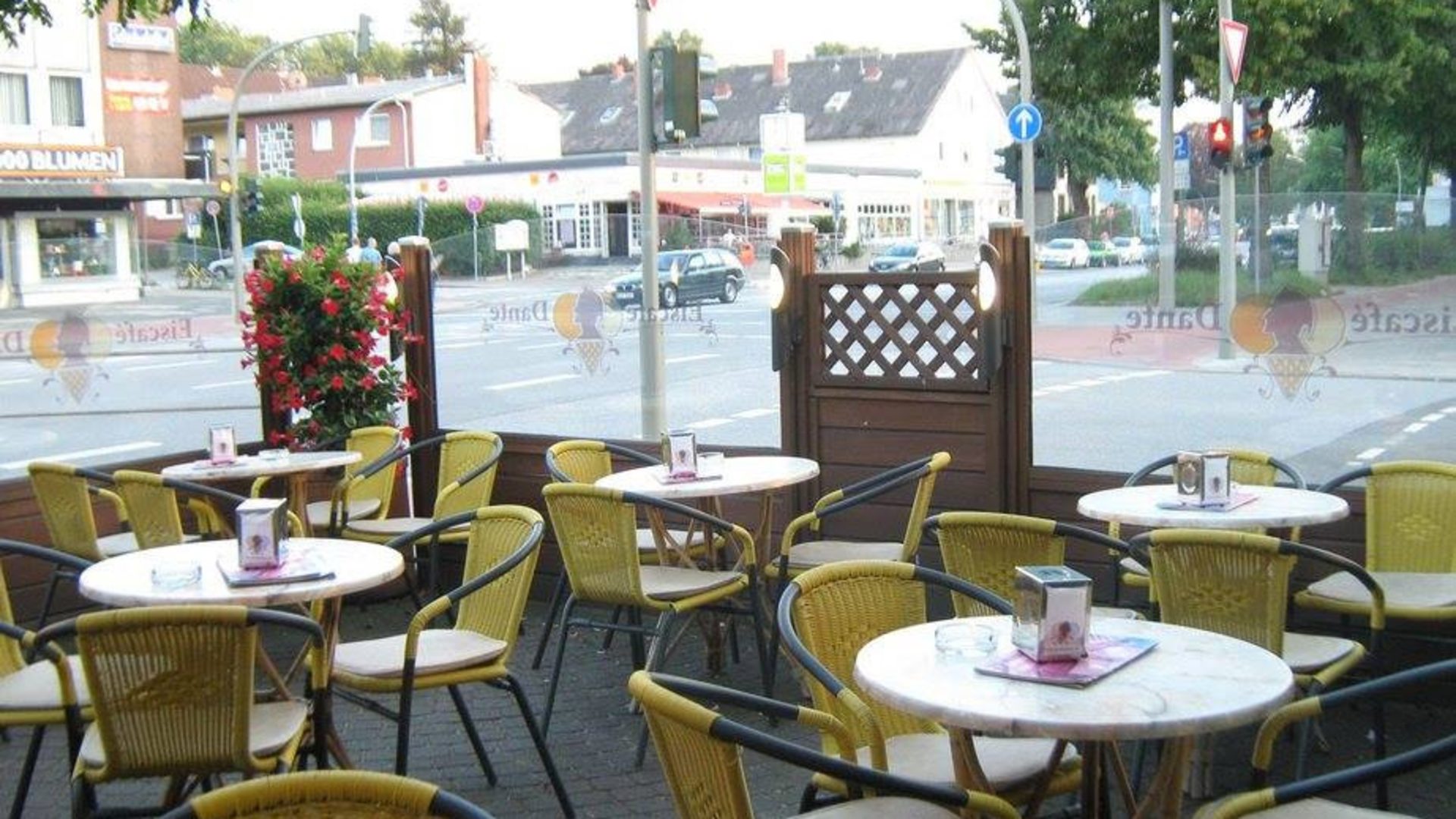 Eiscafe Dante Eis, Torten, warme Snacks und Frühstücksbuffet in