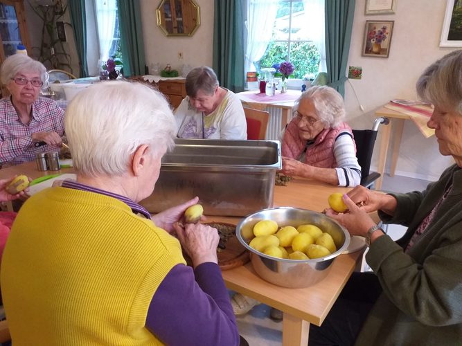Kartoffeln schälen