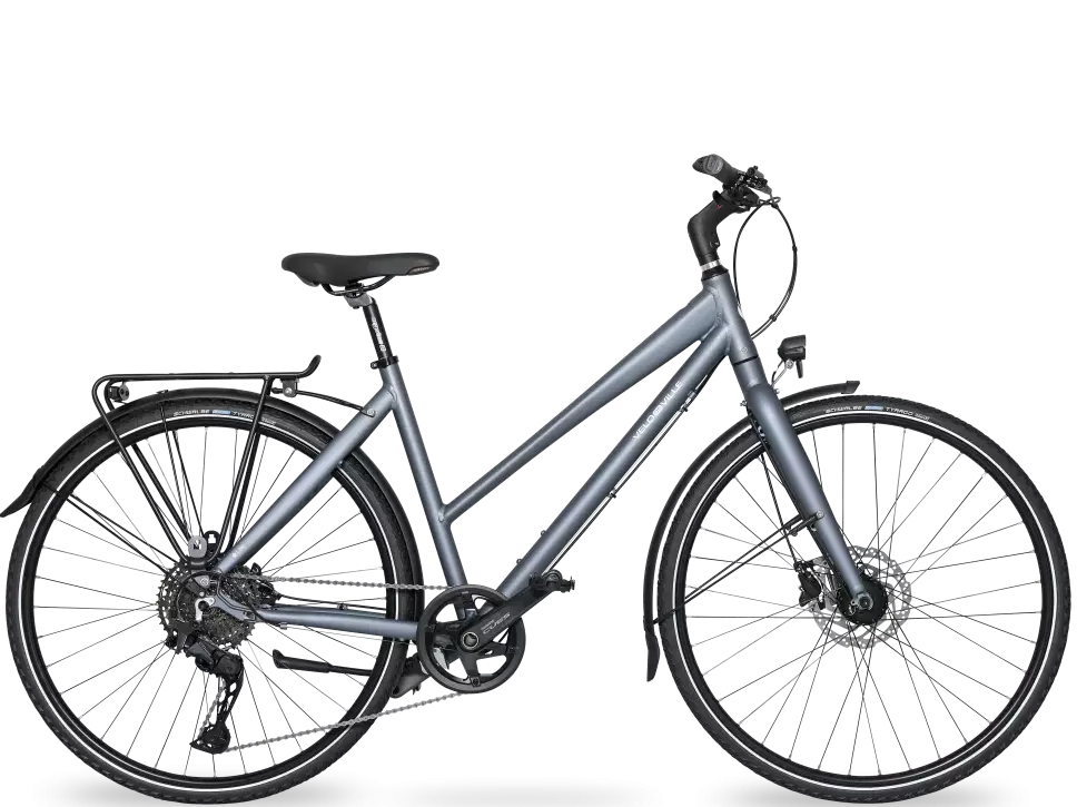 Velo-De-Ville L 200. Mit dem L 200 bist du schnell unterwegs. Es ist mit einer starren Gabel, einem flachen Vorbau und leichtem Gepäckträger ausgestattet. Darüber hinaus bietet es dir viele Möglichkeiten zur Individualisierung. Preis ab 900,-€. Konfigurierbar unter: 
<a href="https://www.velo-de-ville.com/de/fahrrader/sport-2/23-l-200">www.velo-de-ville.com</a>