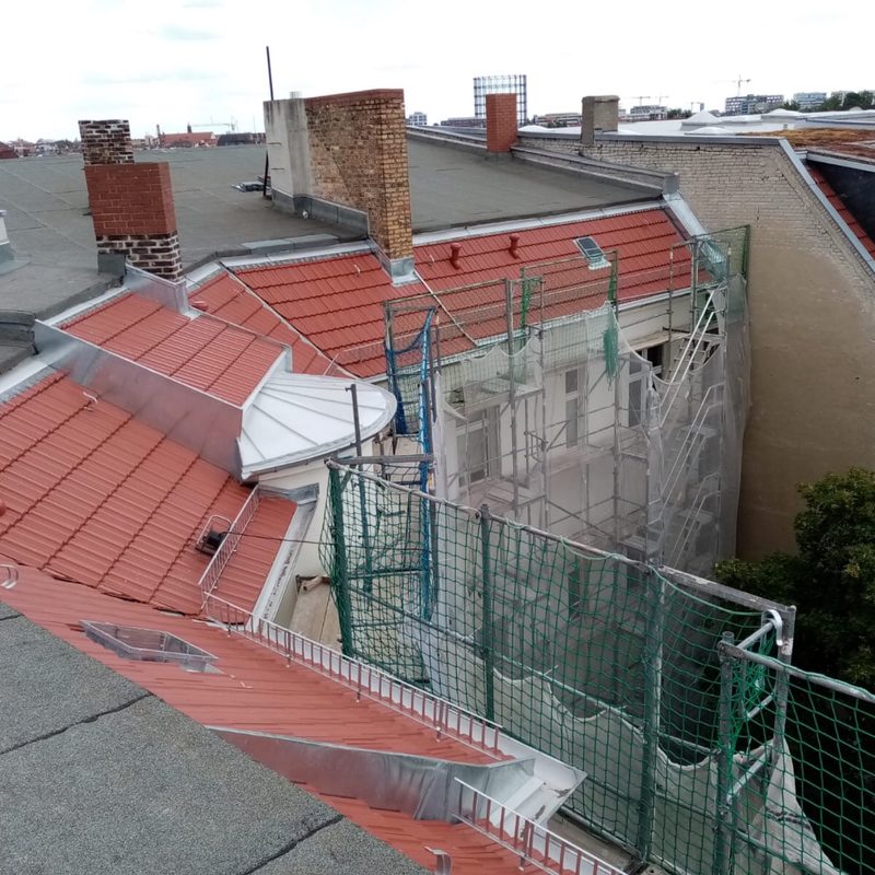 Martin Luther Str. - Sanierung der Steildachfläche einschl. Klempnerarbeiten