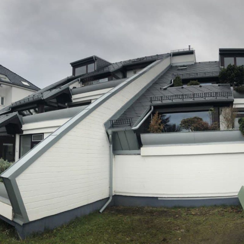 Kelterer Weg - Steildachsanierung von Asbest Wellplatten zu Faserzementplatten strukturiert auf Vollschalung einschl. Dämm- und Klempnerarbeiten