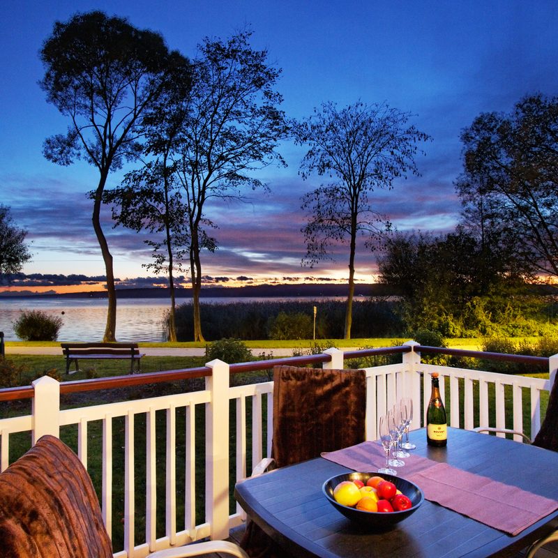 Holiday home Fünen | 1st row lake view (6+2 P.) - Outside view